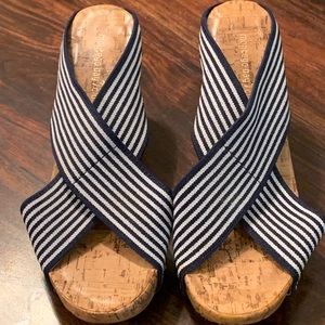 High wedge sandal. Top navy and white.